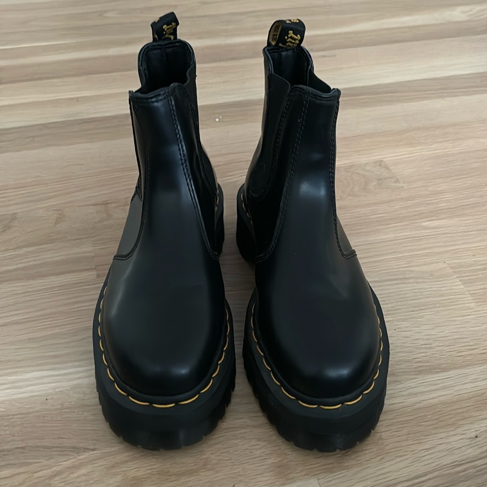 Pre-owned Dr. Martens Chelsea